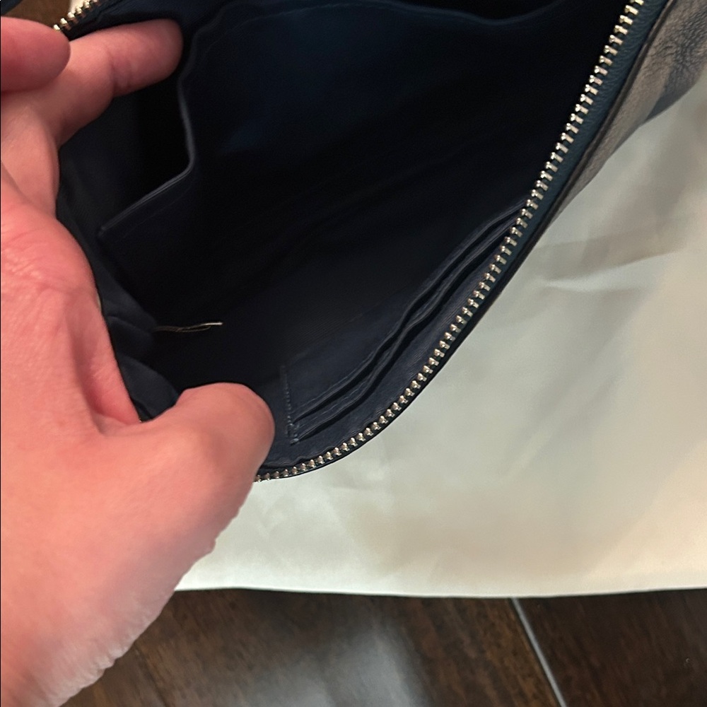 Coach Crossbody Bag - Picture 2 of 4
